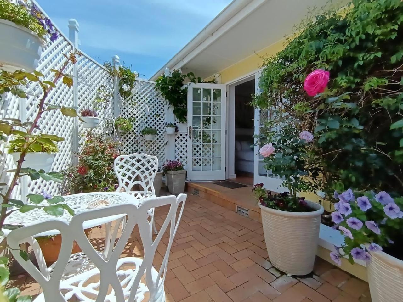 On The Bay Bed & Breakfast Port Elizabeth Exterior photo