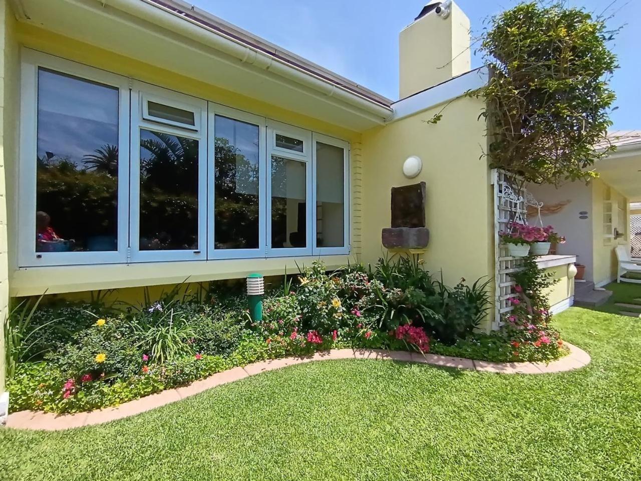 On The Bay Bed & Breakfast Port Elizabeth Exterior photo